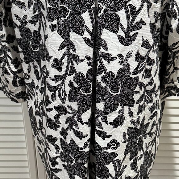 Chico’s Black & White Floral Textured Jacket – Size 3P (16/18 Petite) - Picture 7 of 9